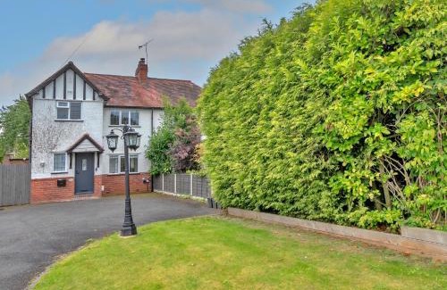 Solihull House | Finest Retreats - DeBarnes House