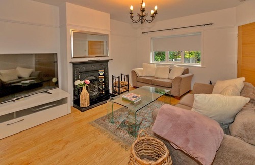 Solihull House | Finest Retreats - DeBarnes House