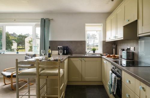 Harlech Apartment | Finest Retreats - Golygfa o'r Castell - Castle Views