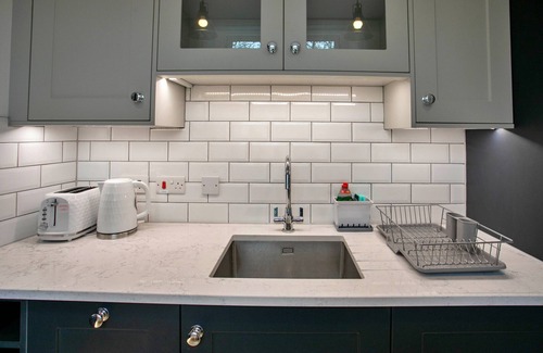 South Richmond Apartment | Finest Retreats | Hill Rise