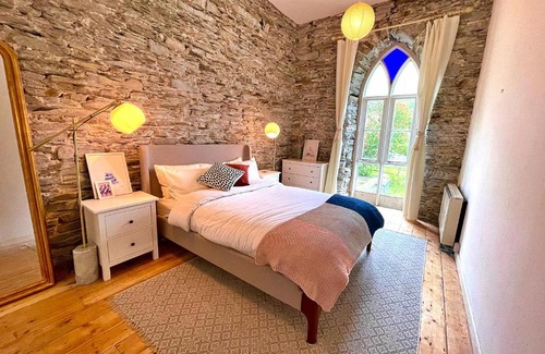 Dinas Mawddwy House | Finest Retreats - Luxury Converted Chapel with Hot Tub & Games Room