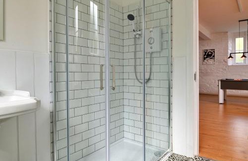 Dinas Mawddwy House | Finest Retreats - Luxury Converted Chapel with Hot Tub & Games Room