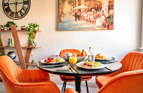 Ripon House | Finest Retreats - Market View