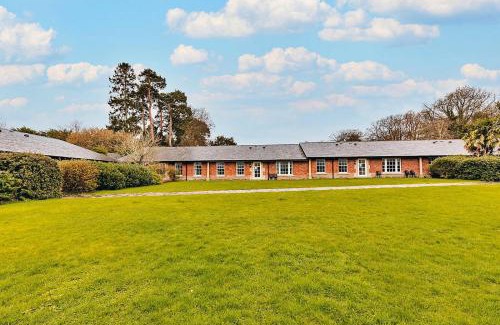 Eaton Mascott House | Finest Retreats - Netley Hall - Jasmine