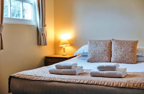 Eaton Mascott House | Finest Retreats - Netley Hall - Jasmine