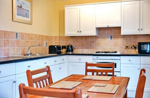 Eaton Mascott House | Finest Retreats - Netley Hall - Jasmine