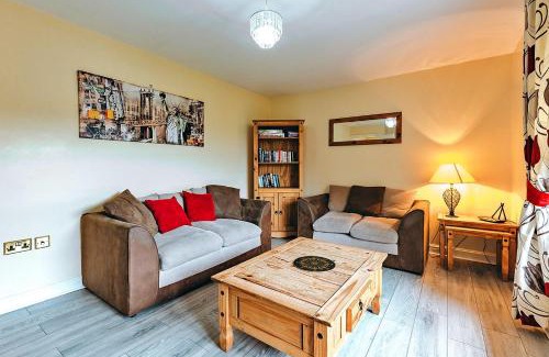 Eaton Mascott House | Finest Retreats - Netley Hall - Angelica