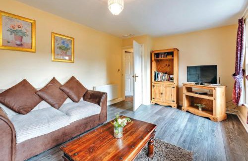Eaton Mascott House | Finest Retreats - Netley Hall - Rose