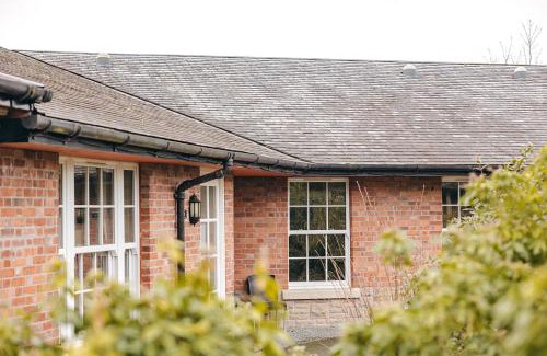 Eaton Mascott House | Finest Retreats - Netley Hall - Rose
