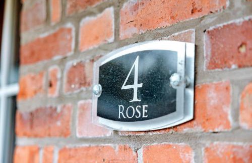 Eaton Mascott House | Finest Retreats - Netley Hall - Rose