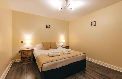 Eaton Mascott House | Finest Retreats - Netley Hall - Rosemary