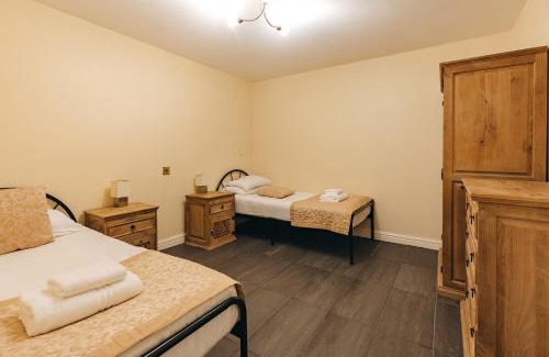 Eaton Mascott House | Finest Retreats - Netley Hall - Rosemary