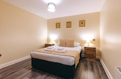 Eaton Mascott House | Finest Retreats - Netley Hall - Thyme