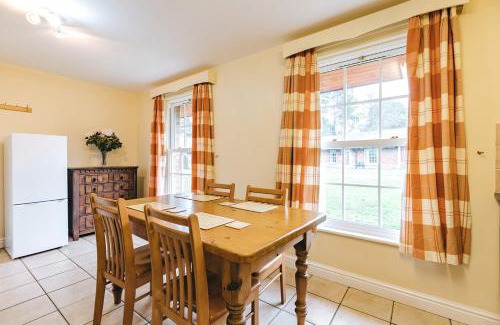 Eaton Mascott House | Finest Retreats - Netley Hall - Thyme