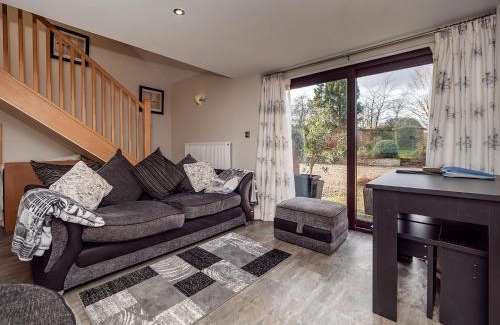 Surlingham House | Finest Retreats - Pottles Cottage