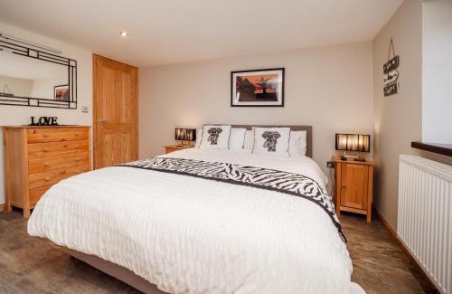 Surlingham House | Finest Retreats - Pottles Cottage