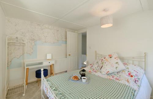Tywardreath House | Finest Retreats - Primrose Cottage