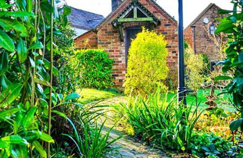 Coalbrookdale Ski Chalet | Finest Retreats Shepherds Rest at Morrells Wood