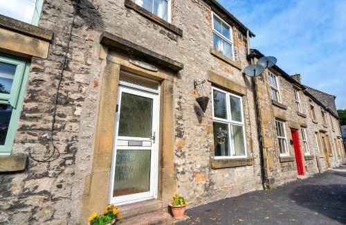Tideswell House | Finest Retreats - Stonelea