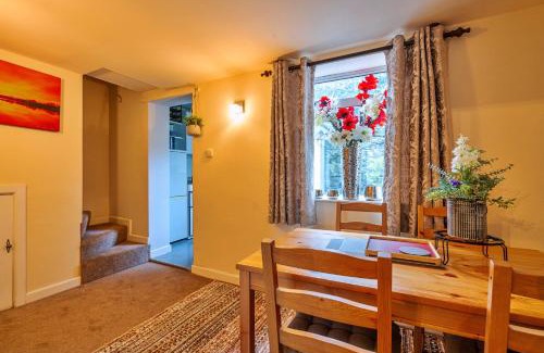 Tideswell House | Finest Retreats - Stonelea