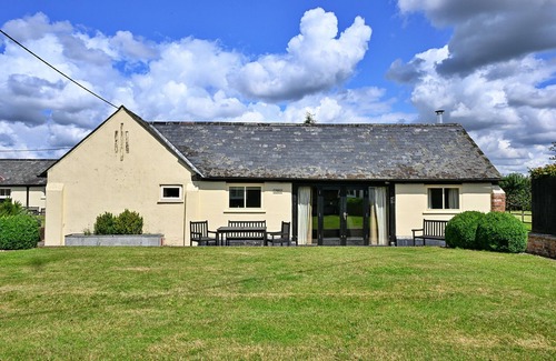 Easton Royal Cottage | Finest Retreats | The Burrow at Conygre Farm