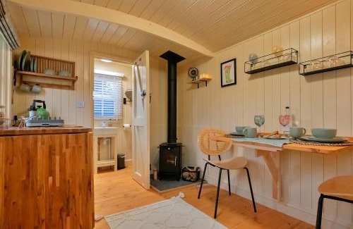 Brackley Ski Chalet | Finest Retreats - The Chicken Hut