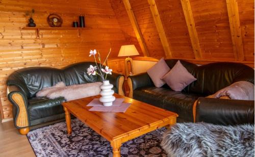 Kroeslin House | Finnhütte in Freest mit Sauna und umzäunten Grundstück