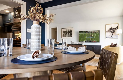 South Bend House | Finnish Sauna | Jumbotron Bar | Gym | Near ND