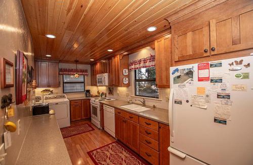Sunnyside House | Fir Forest Cottage By Hauserman Rentals
