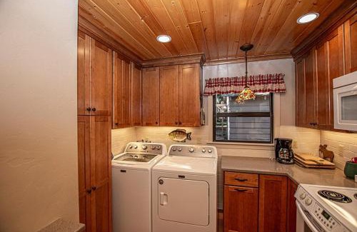 Sunnyside House | Fir Forest Cottage By Hauserman Rentals