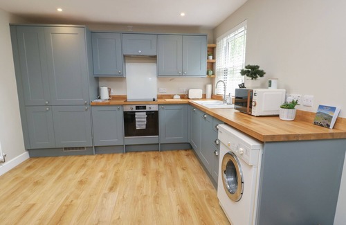 Llanrug Cottage | FIR TREE COTTAGE, pet friendly, with a garden in Llanrug