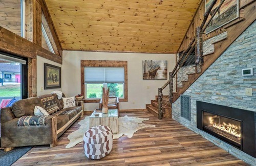 Beech Mountain House | Fire Pit and Grill Modern Beech Mountain Cabin!
