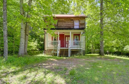 Vein Mountain House | Fire Pit and Hot Tub Dog-Friendly Marion Retreat