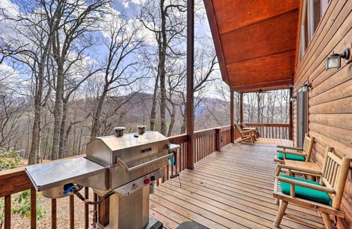 Burnsville House | Fire Pit and Views Picturesque Cabin in Burnsville!