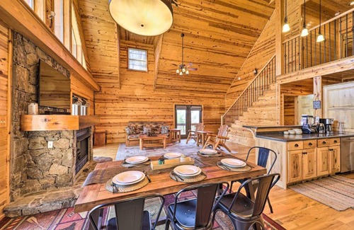 Burnsville House | Fire Pit and Views Picturesque Cabin in Burnsville!