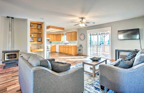 North Bend House | Fire Pit & Bay Views: North Bend Home!