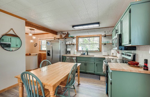 Unaka Cabin | Fire Pit + Community Perks: Murphy Family Cabin!