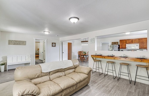 Lake Ozark Cabin | Fire Pit & Grill: Pet-Friendly Lake Ozark Cabin!