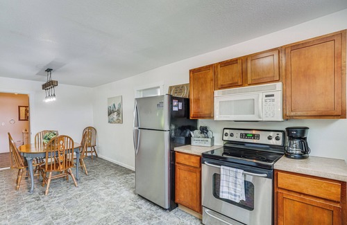 Lake Ozark Cabin | Fire Pit & Grill: Pet-Friendly Lake Ozark Cabin!