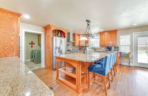 Denison House | Fire Pit + Sauna: Spacious Lake Texoma Retreat!