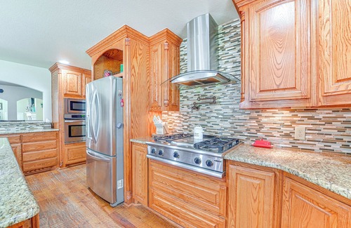 Denison House | Fire Pit + Sauna: Spacious Lake Texoma Retreat!