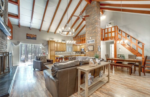 Heber Cabin | Fire Pit & Grill: Spacious 'Forest Lakes Chalet'