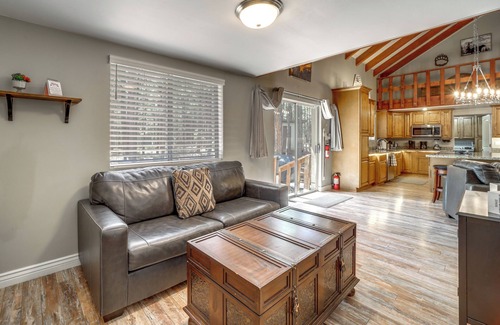 Heber Cabin | Fire Pit & Grill: Spacious 'Forest Lakes Chalet'