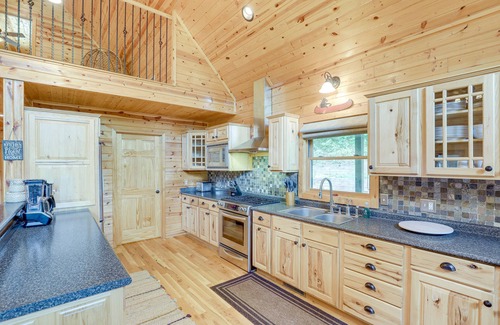 Burnsville Cabin | Fire Pit & Views: Picturesque Cabin in Burnsville!