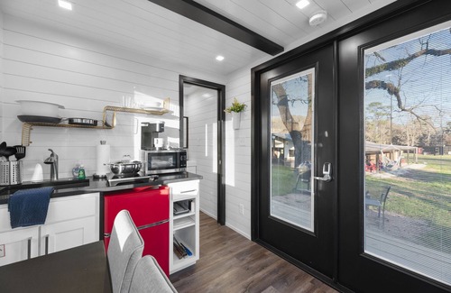 Willis House | Firebox: 2 mins to Lake Conroe! Rooftop deck, Heated Pool, Fire Pit