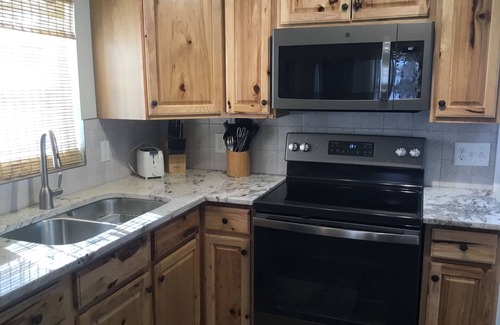 Geneva-on-the-Lake Cottage | Firefly Cottage: WALK TO THE STRIP, 3 BED 1 1/2 BATH sleeps up to 7