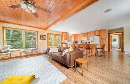Mayfield House | Firefly Lodge on the Boardman River!
