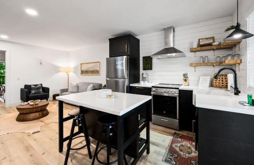 Caton House | Firefly Mountain Suites by AvantStay Fun Group Escape with Shared Pool & Game Room