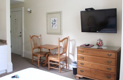 Randolph House | Firehouse Inn room 202