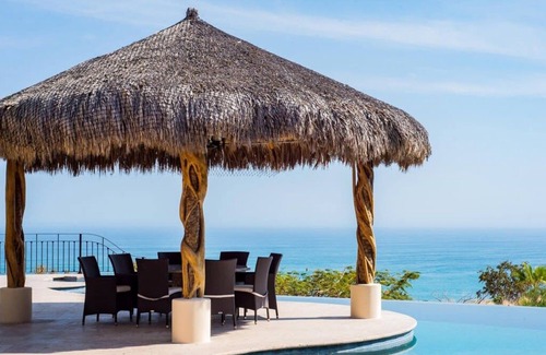 Buzzards Villa | Firepit Sunsets, Hot Tub Soaks, BBQ, Ocean Views